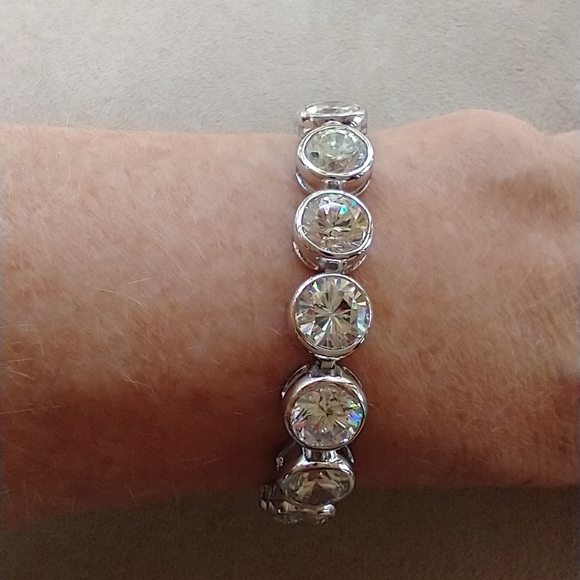 Bracelet CZ Crystal Stone Large NWOT tennis Bracelet - Picture 13 of 14